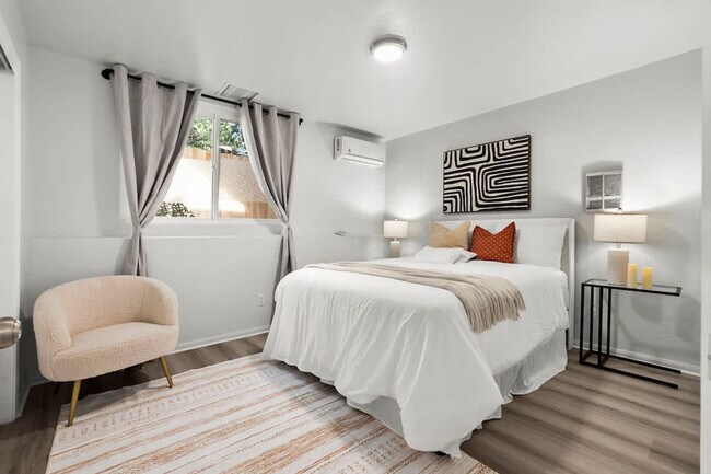 Building Photo - 4989 Randlett Dr