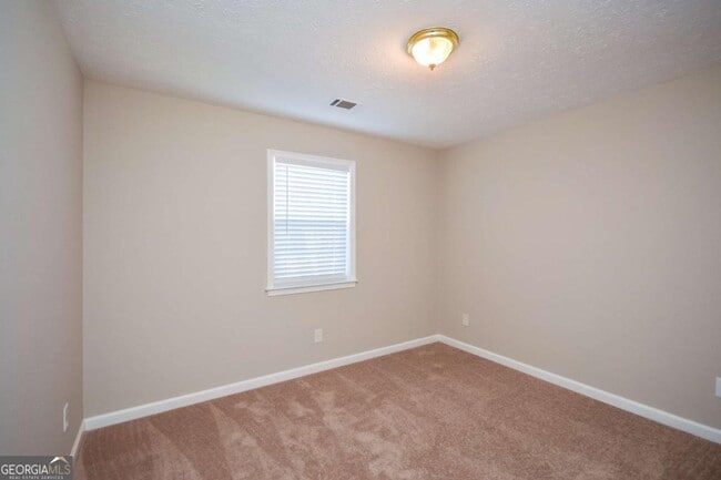 Building Photo - 300 Claremont Dr