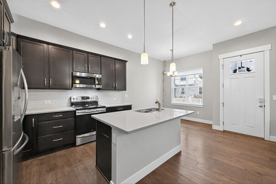 Building Photo - 8479 Cromwell Dr