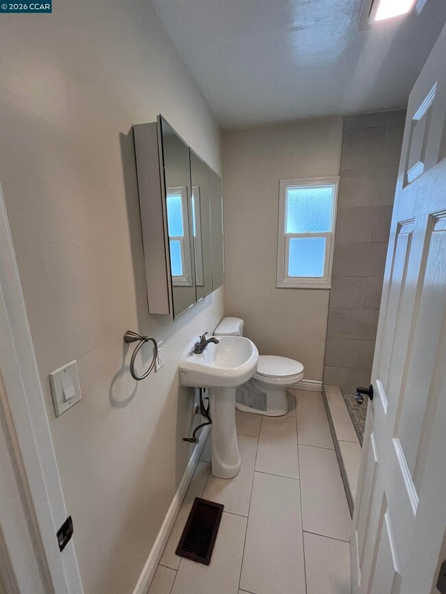 Building Photo - 2824 23rd Ave