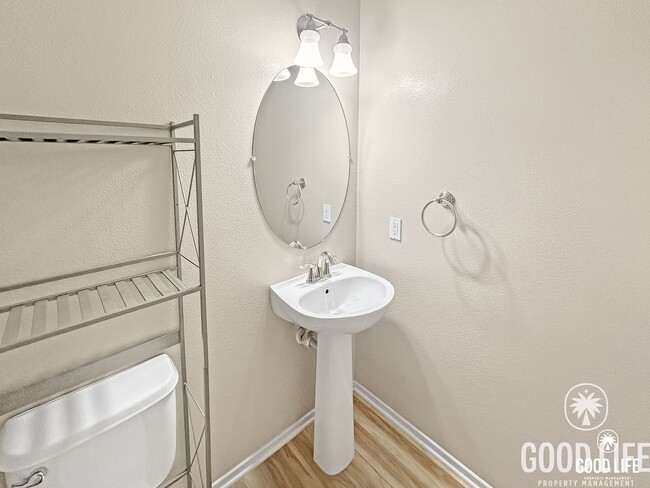 Building Photo - Great 2B/2.5BA Townhouse Available in Santee with Attached Garage & Onsite Pool, Spa, and Playgro...