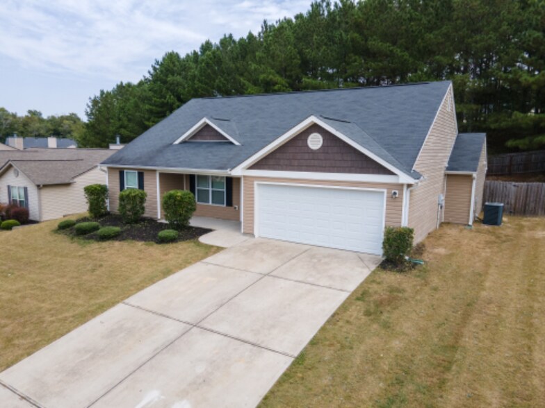 Building Photo - 2026 Jessica Dr