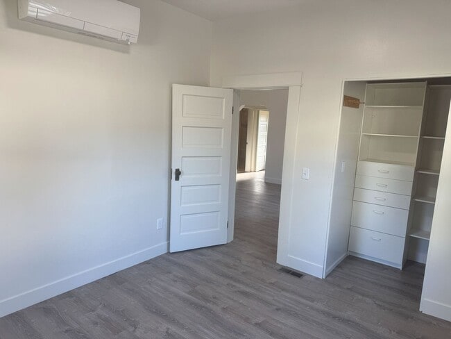 Building Photo - Charming Historic Home for Rent in Downtow...