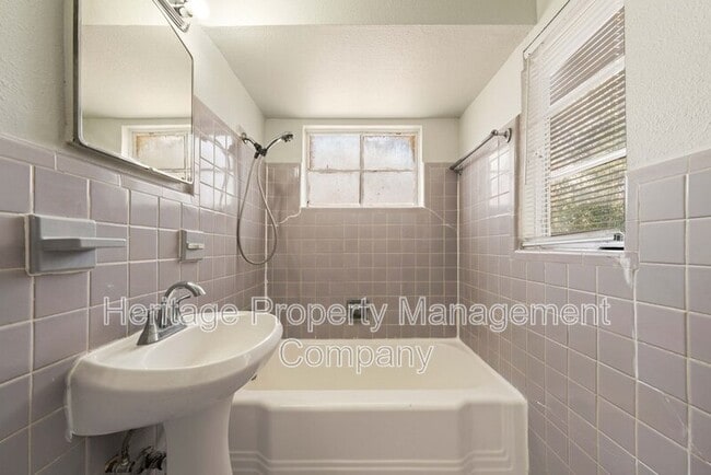 Building Photo - 815 Rittiman Rd