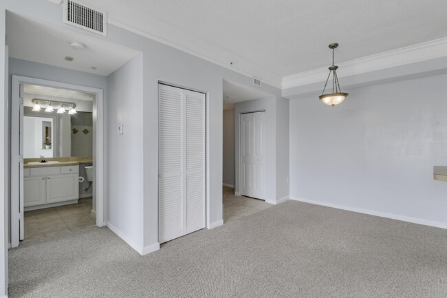 Building Photo - 4302 Myrtlewood Cir W