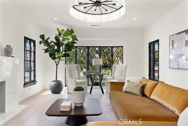 Building Photo - 158 S Formosa Ave
