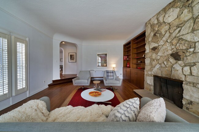 Building Photo - 1235 Hi Point St