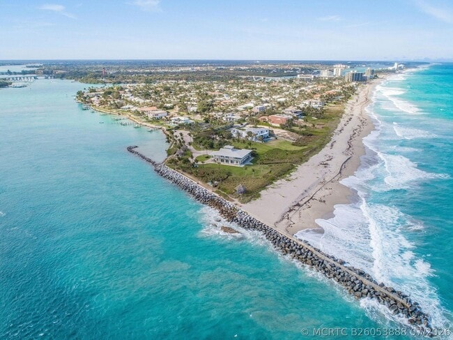 Building Photo - 300 N Hwy A1A