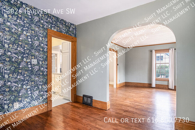 Building Photo - 3026 Harvest Ave SW