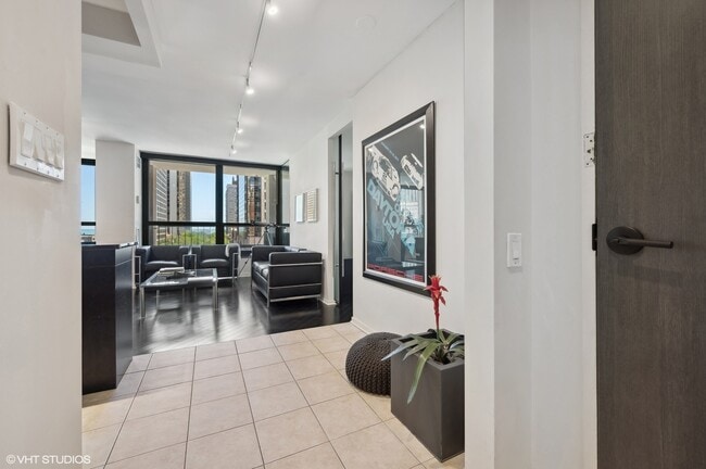 Building Photo - 1030 N State St