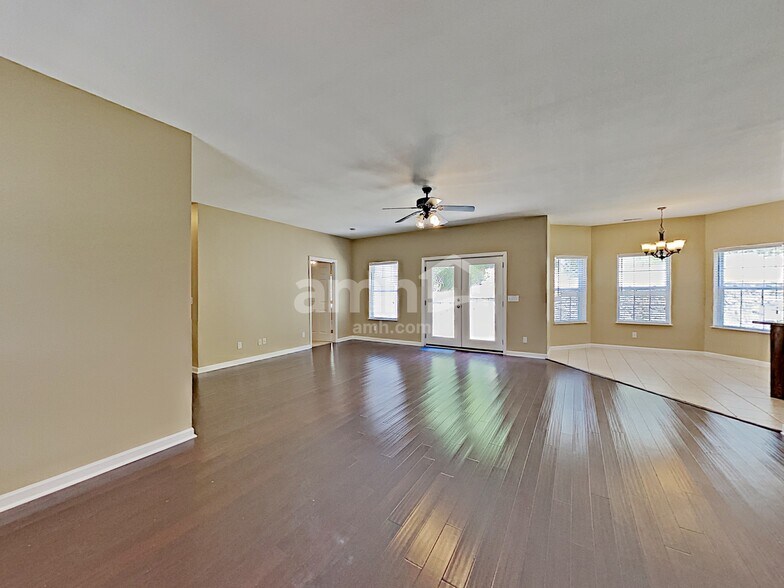 Building Photo - 1001 High Ridge Dr N
