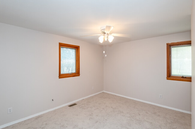 Building Photo - 6757 Summerdale Dr