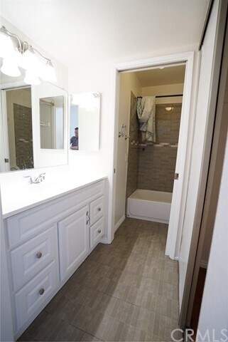 Building Photo - 1012 S Marengo Ave