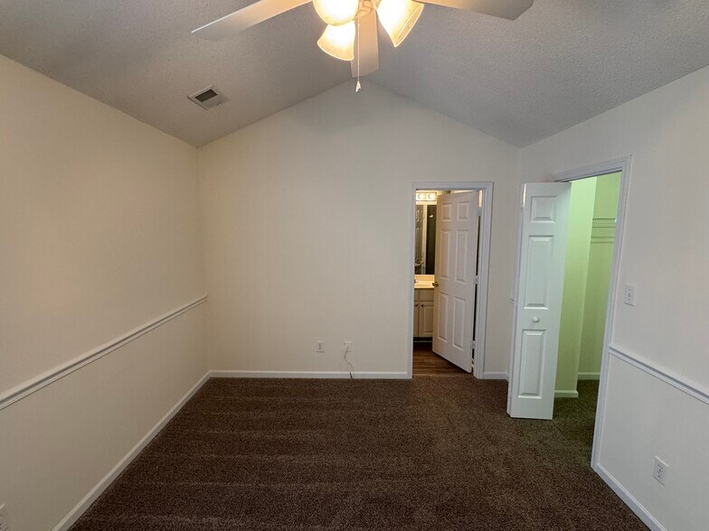 Building Photo - 8419 Southgate Commons Dr