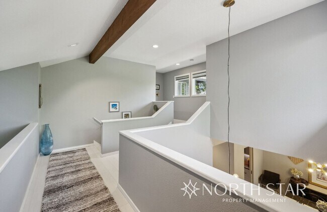 Building Photo - Beautifully Updated Contemporary Home in t...