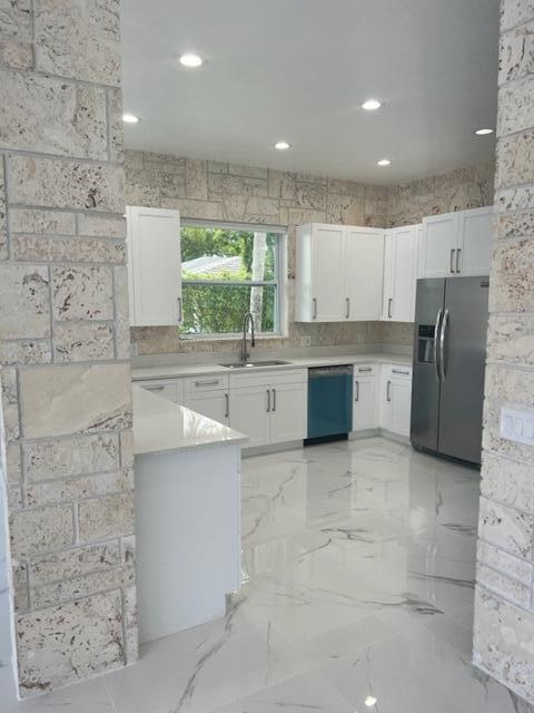 Building Photo - 16082 Rio Del Sol
