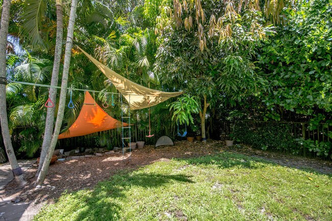 Building Photo - 4655 Cadiz Cir