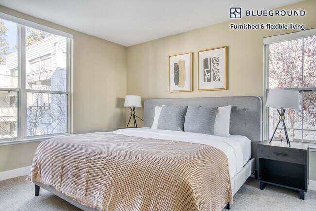 Building Photo - 801 Church St