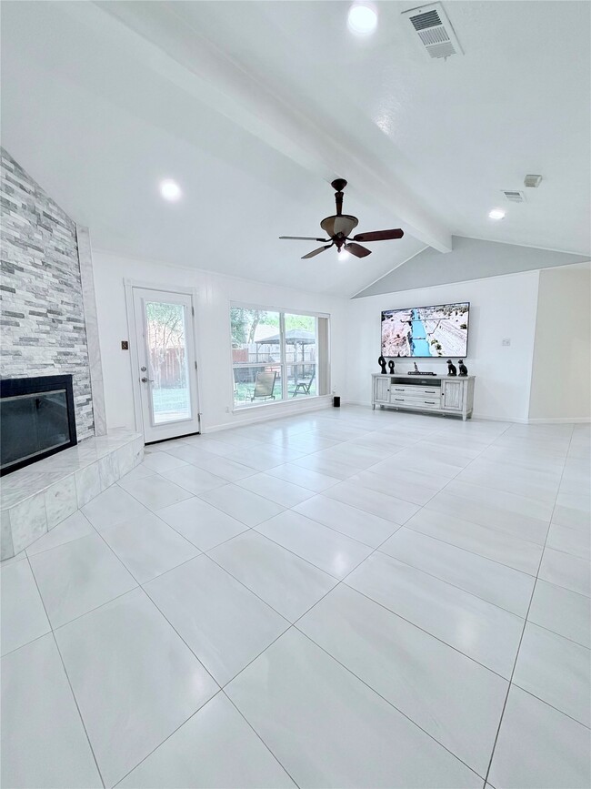 Building Photo - 6610 La Puente Dr