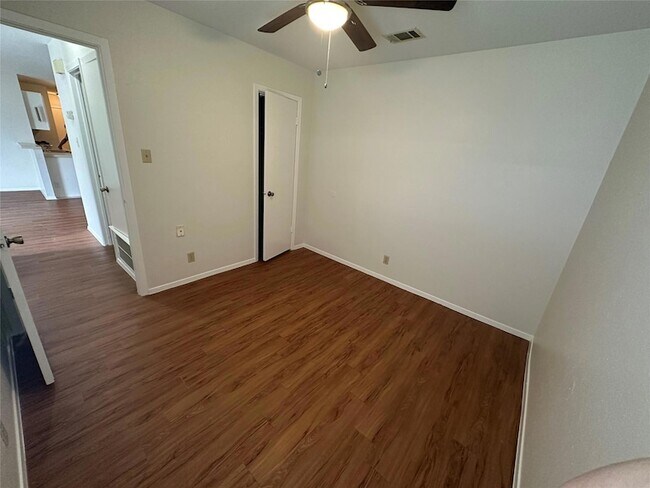 Building Photo - 8703 Piney Point Dr