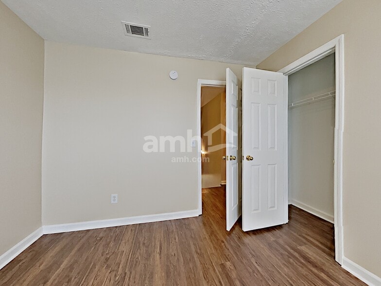 Building Photo - 221 Scarlet Ridge Ct