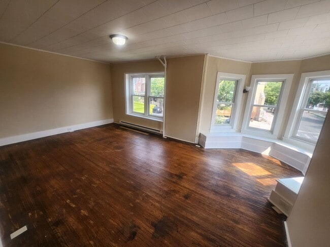 Building Photo - 1402 Linden St