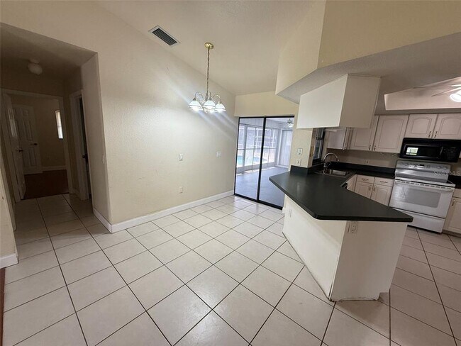 Building Photo - 1001 S Wapello St