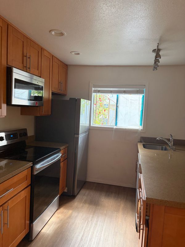 Building Photo - 407 Maple St