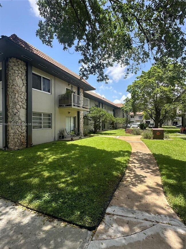 Building Photo - 6530 Lake Patricia Dr