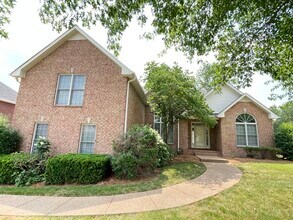 Building Photo - Wynbrooke home with large backyard, 2 car ...
