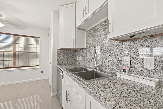 Building Photo - 15707 Crooked Arrow Dr