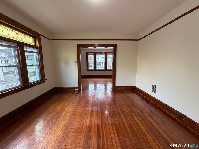 Building Photo - 306 Judson Pl