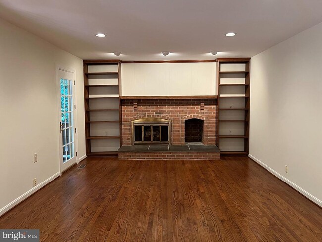 Building Photo - 10101 Alsace Ct