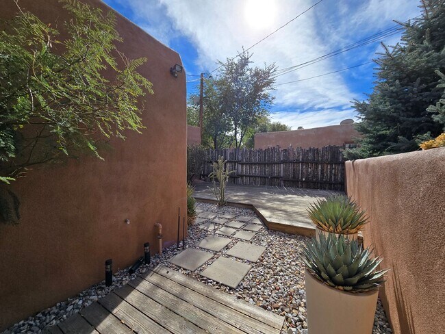 Building Photo - 624 Alto St