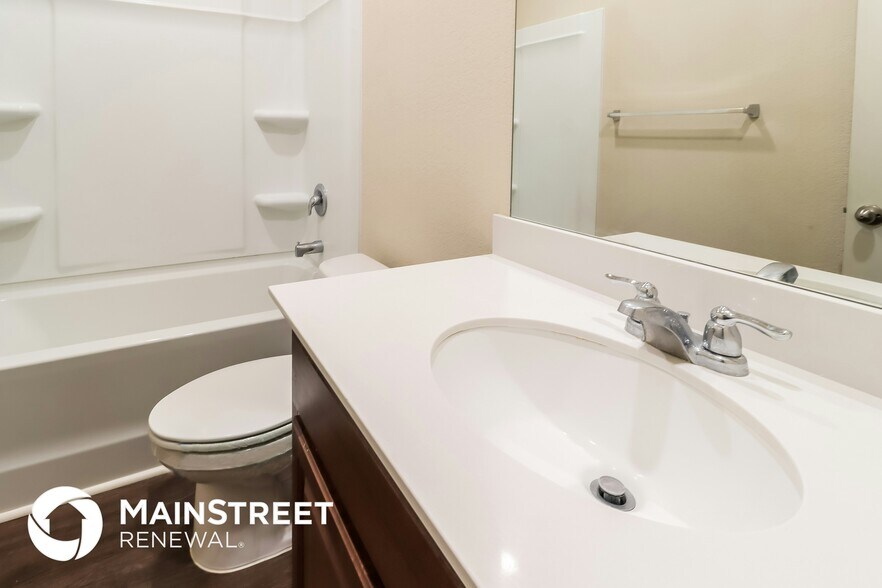 Building Photo - 585 Clover Cir