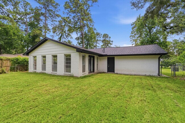 Building Photo - 3507 Lake Ridge Bend
