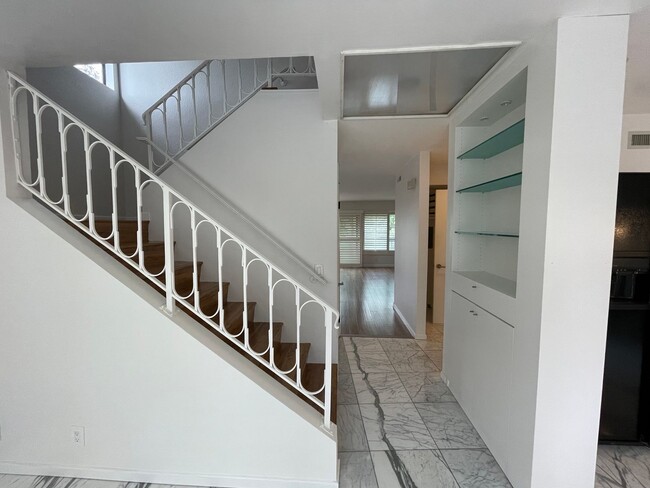 Building Photo - 8009 Caminito Gianna