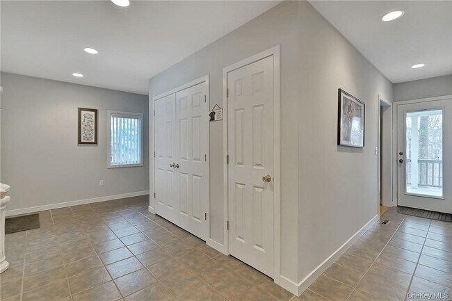 Building Photo - 99 Summit Ave