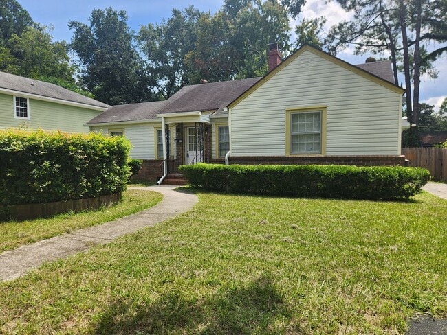 Primary Photo - Charming 3-bedroom, 1.5-bathroom home loca...