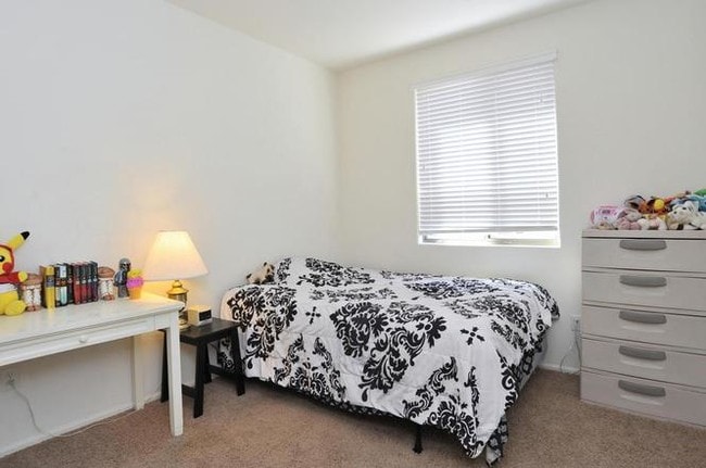 Building Photo - 11822 W Farmall Dr