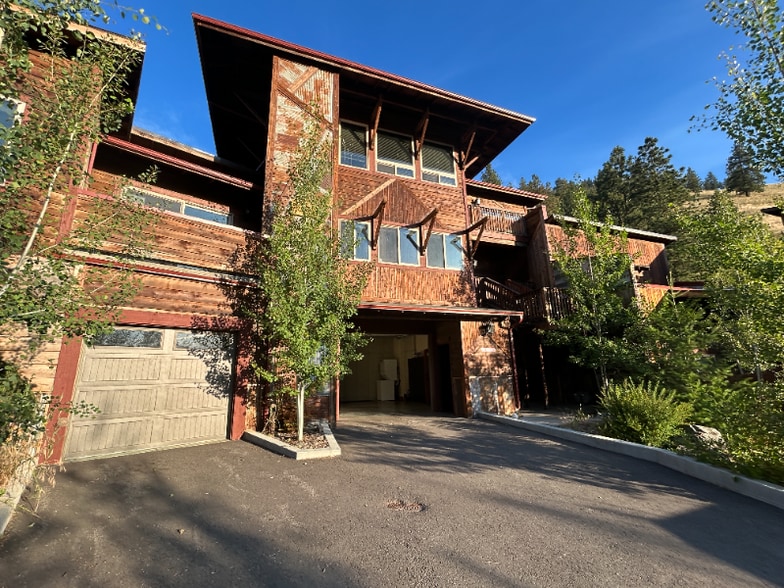 Primary Photo - 751 Sun Pillar Loop