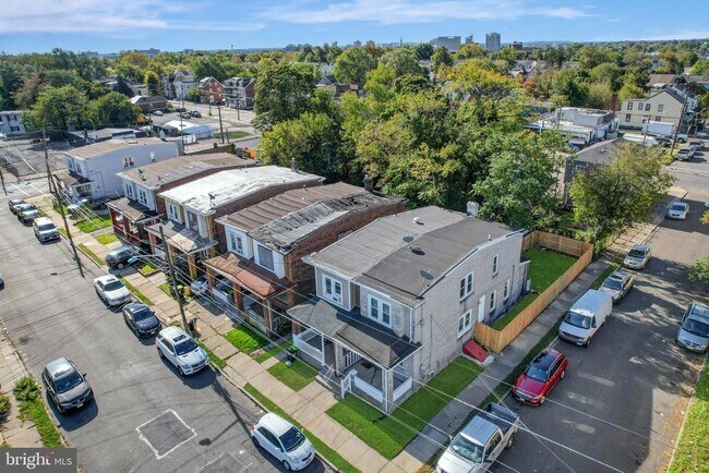 Building Photo - 24 Trent Ave