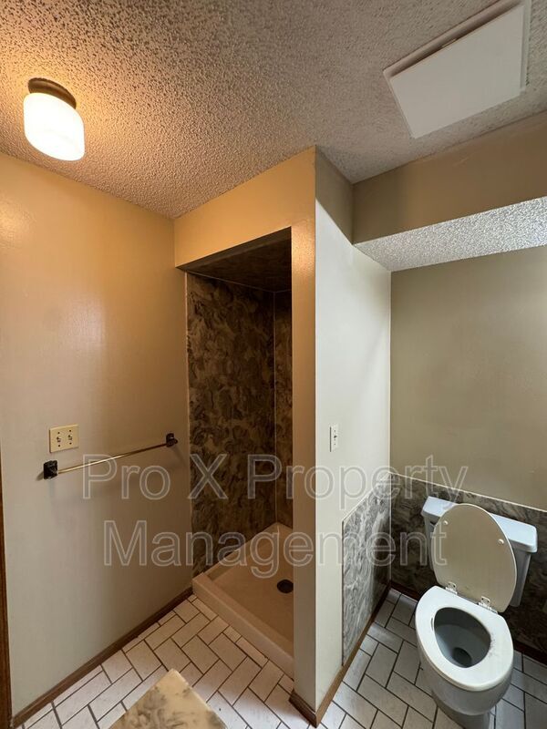 Building Photo - 510 E Elm St