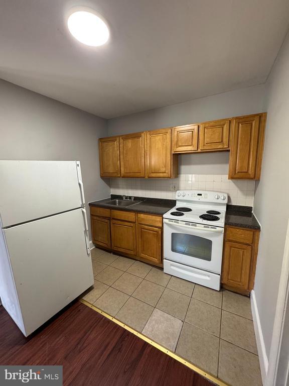 Primary Photo - 125 W Logan St