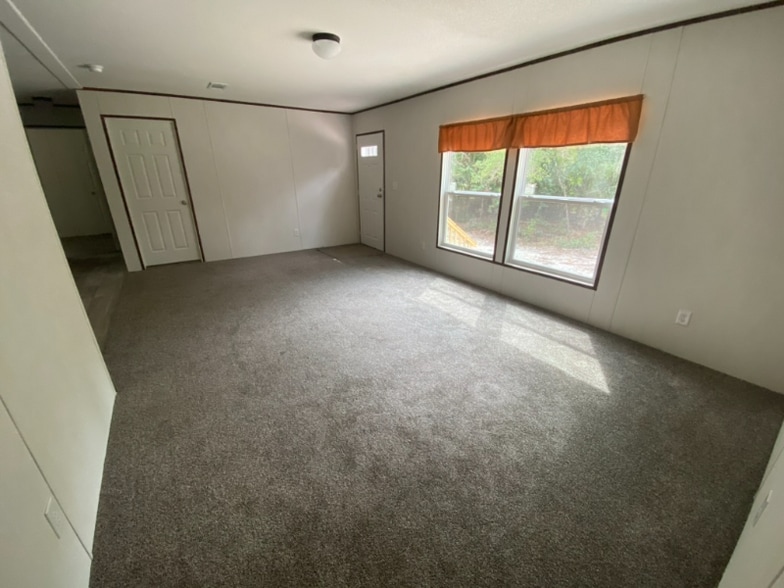 Building Photo - 208 Dawn Ave