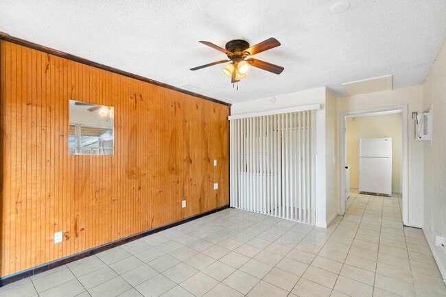 Building Photo - 3802 Melaleuca Ln