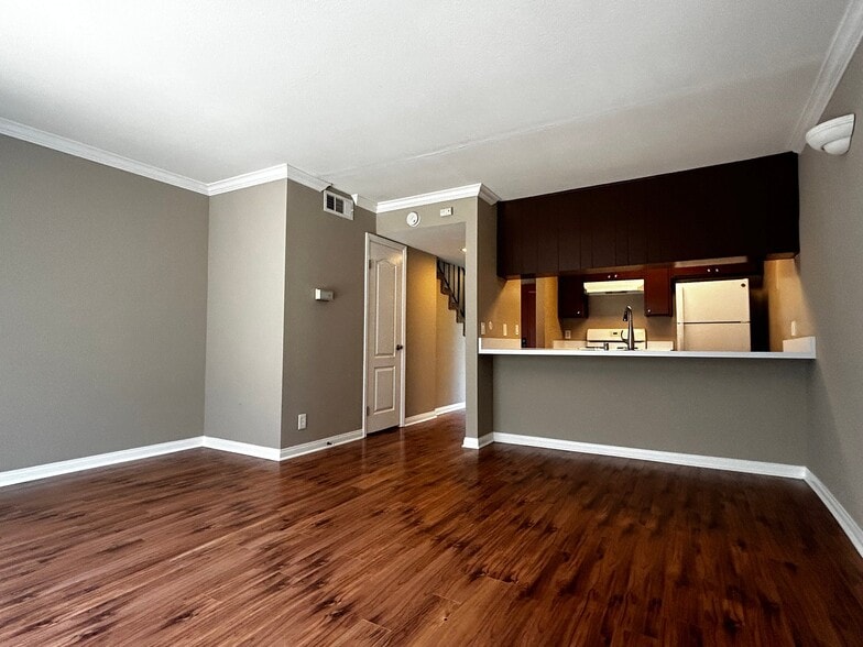 Building Photo - 344 S Arroyo Dr