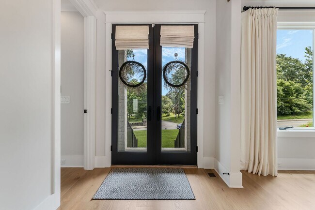 Building Photo - BEAUTIFUL CUSTOM BUILT HOME. 12 SOUTH ACRO...