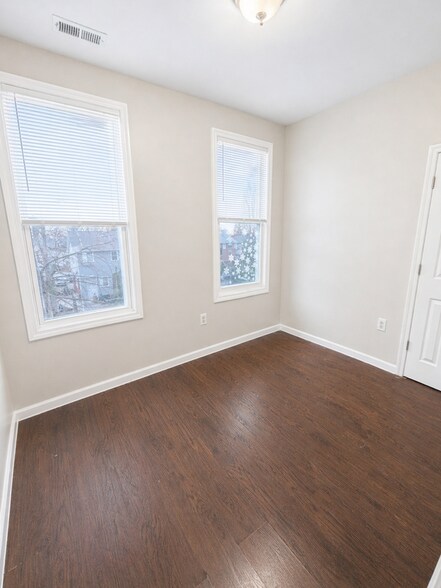 Building Photo - 296 N Clinton St