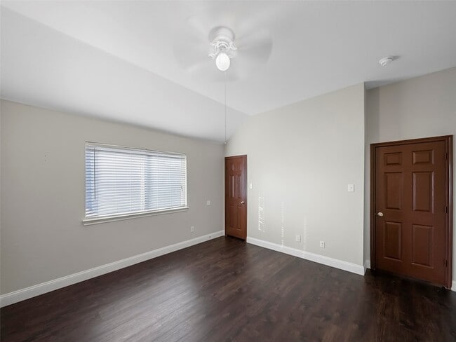 Building Photo - 9943 Red Cedar Dr